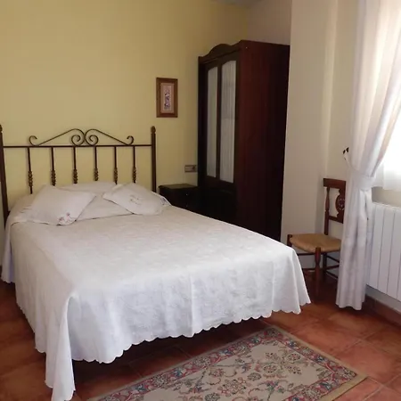 Y Corte - Castro Apartman Ampudia